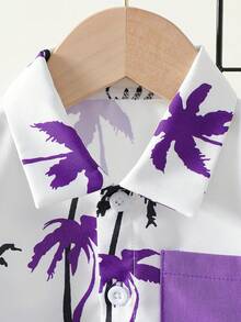 Conjunto infantil masculino com camisa de gola alta, bolso e estampa de coqueiro, combinada com shorts lisos. Conjunto casual de 2 peças estilo praia para meninos, ideal para o dia a dia na primavera/verão, viagens e brincadeiras ao ar livre. - Roxa - Ver 5