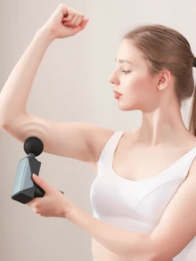 1只迷你便攜式電動按摩槍，深層組織敲擊電動肌肉按摩器，配有4個可更換的按摩頭，6種可調節速度，可USB充電，適用於男女，節日禮物 - 黑色 - 查看 5