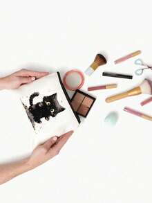 1 pieza linda bolsa de tocador/ cosmetiquera con estampado de gato para mujeres. Es ideal para guardar brochas de maquillaje, almacenamiento cosmético y es útil para viajes. Es una buena opción para obsequiar como bolsa de regalo o de mano. Fácil de manipular, liviana que la hace adecuada para viajes y se puede utilizar como bolsa para pequeños artículos de aseo personal como lápices, maquillaje, etc. Es un regalo perfecto para mujeres, madres, profesoras, amigas y damas de honor, que es muy útil para la belleza al aire libre! Ideal para bodas, cumpleaños, playas y vacaciones. - Beis - Ver 3