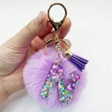 1个，字母首字母钥匙扣，可爱毛绒球钥匙链，可挂在包包、背包、汽车上，是送给女性女孩的礼物，也是钱包和手提包的配饰，带流苏，字母首字母A-Y