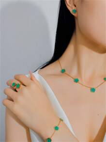 Set de 5 piezas de aretes, pulsera, collar y anillo con diseño floral de trébol de cuatro hojas, chapado en oro de 18K, estilo sencillo y elegante: El mejor regalo de cumpleaños para madres, hijas y amigas, adecuado para cumpleaños de mujeres, fiestas y todas las ocasiones