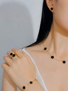 Set de 5 piezas de aretes, pulsera, collar y anillo con diseño floral de trébol de cuatro hojas, chapado en oro de 18K, estilo sencillo y elegante: El mejor regalo de cumpleaños para madres, hijas y amigas, adecuado para cumpleaños de mujeres, fiestas y todas las ocasiones