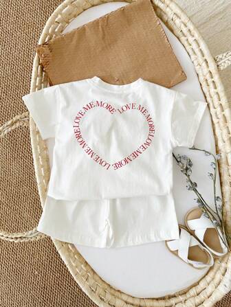 2入組嬰幼女甜心圖案短袖T恤和短褲套裝，夏季