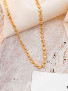 Un elegante y minimalista collar de disco circular de acero inoxidable con diseño de copo de nieve chapado en oro de 18K, adecuado para uso diario o fiestas de damas o como regalo para el Día de las Madres