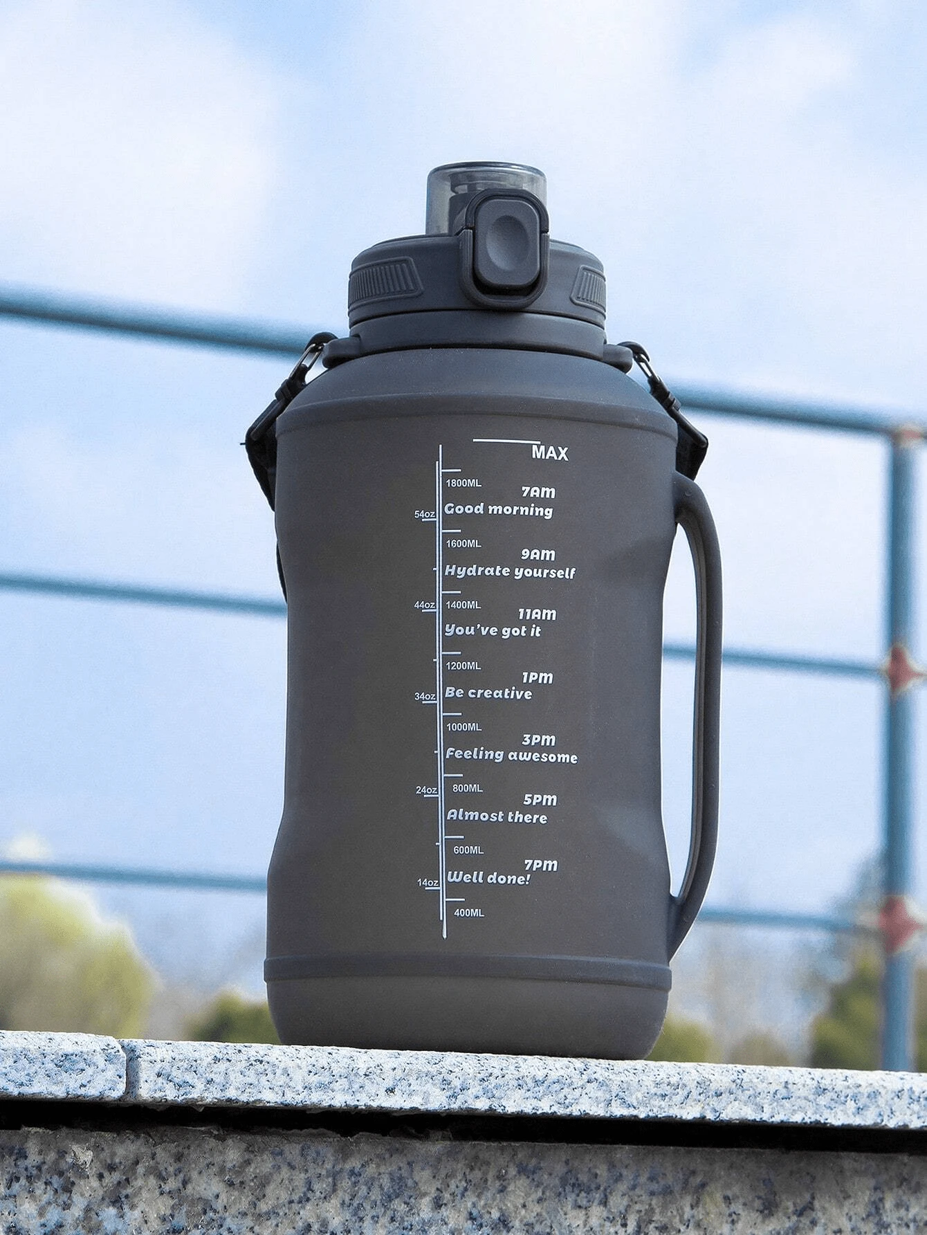 1PC 2L opvouwbare waterfles, met tijden om te drinken, 64 Oz motiverende fles met rietje en riem, herbruikbaar lekvrij, voor sportgymnastiek - Grijs - Bekijken 1