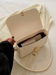 这款时尚休闲的极简主义翻盖式腋下单肩包，适合购物、携带钱包，尤其适合年轻女性、大学生、职场新人及白领人士。它非常适合办公室、大学、工作、商务、通勤、户外、旅行和徒步等场合，是一款小巧精致的包袋。 - 白色 - 查看 8