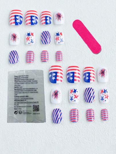 愛国的デザインが施されたロングアーモンド型の3Dペイントネイルチップ 24個セット、ジェリージェル1個とネイルファイル1個を含み、独立記念日にヨーロッパとアメリカの女性や女の子が着用するのに非常にクリエイティブで個性的