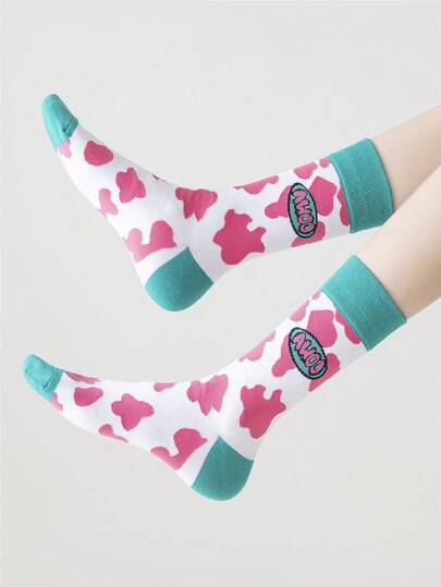 1 đôi tất nữ in hình bò sữa dễ thương, tất cotton mềm mại, họa tiết nhiều màu sắc độc đáo, tất dài đến bắp chân thoáng khí, thích hợp cho những dịp thường ngày.