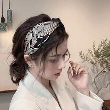 1入韓國風復古女士頭箍，寬帶優雅的耳掛設計，防滑設計，適合日常佩戴和上下班使用