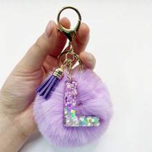 1个，字母首字母钥匙扣，可爱毛绒球钥匙链，可挂在包包、背包、汽车上，是送给女性女孩的礼物，也是钱包和手提包的配饰，带流苏，字母首字母A-Y