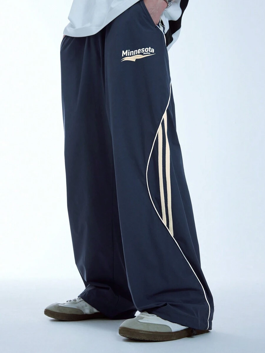 INFLATION 男裝寬鬆修身拼接褲，印花字母和曲線剪裁 - 寶藍色 - 查看 1