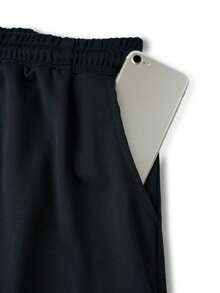 Pantalones cortos de compresión con estampado de conejo gótico para hombre, pantalones deportivos de secado rápido y elásticos para gimnasio, carrera y uso casual en la playa - Negro - Ver 4