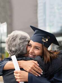 2024 Graduation Cap & Gown Brooch Pendant, Creative Design Golden Brooch, Gift For Graduates At Graduation Ceremony - Gold - View 3