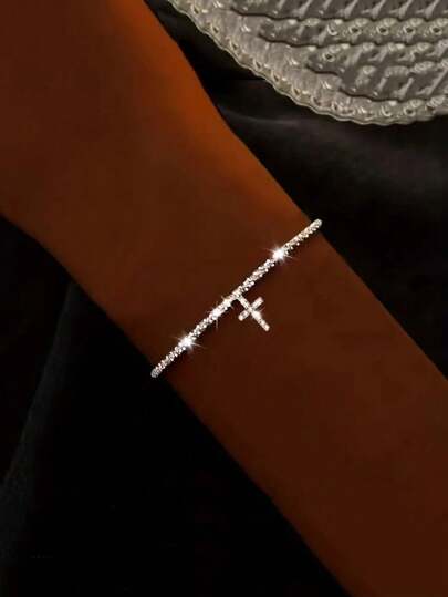 1 Stück einfaches Zirkonia-Infinity-Silberarmband für Frauen, eingelegt mit blauem Strassauge, geeignet für den täglichen Gebrauch und modischen Schmuckcharm, großartig als Geschenk für Schwestern oder Muttertag