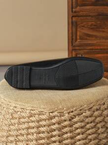 Chaussures noires casual de bureau à enfiler élégantes et haut de gamme pour femmes, avec décoration boucle rouge, bout carré confortable en beige, blanc et noir, pour vacances, voyages, automne, fêtes en rose, vert menthe et bordeaux