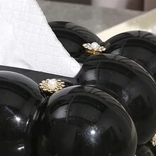 1入組雲狀設計配有紙巾盒和小花瓶裝飾。採用加厚ABS塑料材料製成，內部配有彈簧，拉起方便舒適。適用於客廳、臥室、辦公室裝飾，也可作為送給家人和朋友的禮物