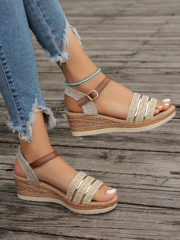 Sandalias con tacón de cuña impermeables y doradas para mujeres, nueva colección de verano de 2024, punta abierta con correa de tobillo, tacones gruesos y suela gruesa, zapatos de playa estilo bohemio