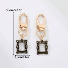 2入個性化時尚復古合金相框鑰匙圈袋掛件，適用於節日禮品 - 彩色 - 查看 3