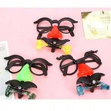 1 Đồ chơi mặt nạ kính mắt rồng mới lạ, Quạt thổi tiệc có ria mép, Quạt thổi tiệc vui nhộn Còi sinh nhật Máy tạo tiếng ồn Máy tạo tiếng ồn cho bữa tiệc ủng hộ túi quà tặng. Khi thổi sẽ phát ra tiếng động và ria mép sẽ di chuyển sang hai bên. - 1 cái - Xem 4