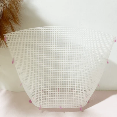 1pc Ladies' Fringed Bucket Bag, Handheld Or Crossbody, With Mesh Grid & Plastic Material, Ideal For DIY Crochet Knitting With Mesh Yarn And Plastic Hooks & Cushioning Pads