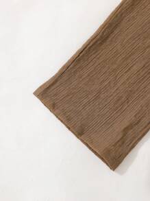 少女雙層蕾絲夏季無袖上衣搭配寬腿褲，休閒兩件套裝