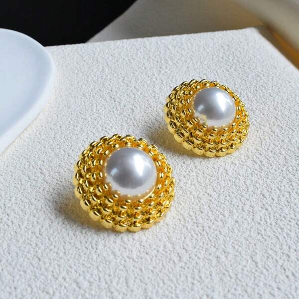 1 Pair Of Stylish White Pearl & Metal Circular Earrings Suitable For Women's Daily Wear