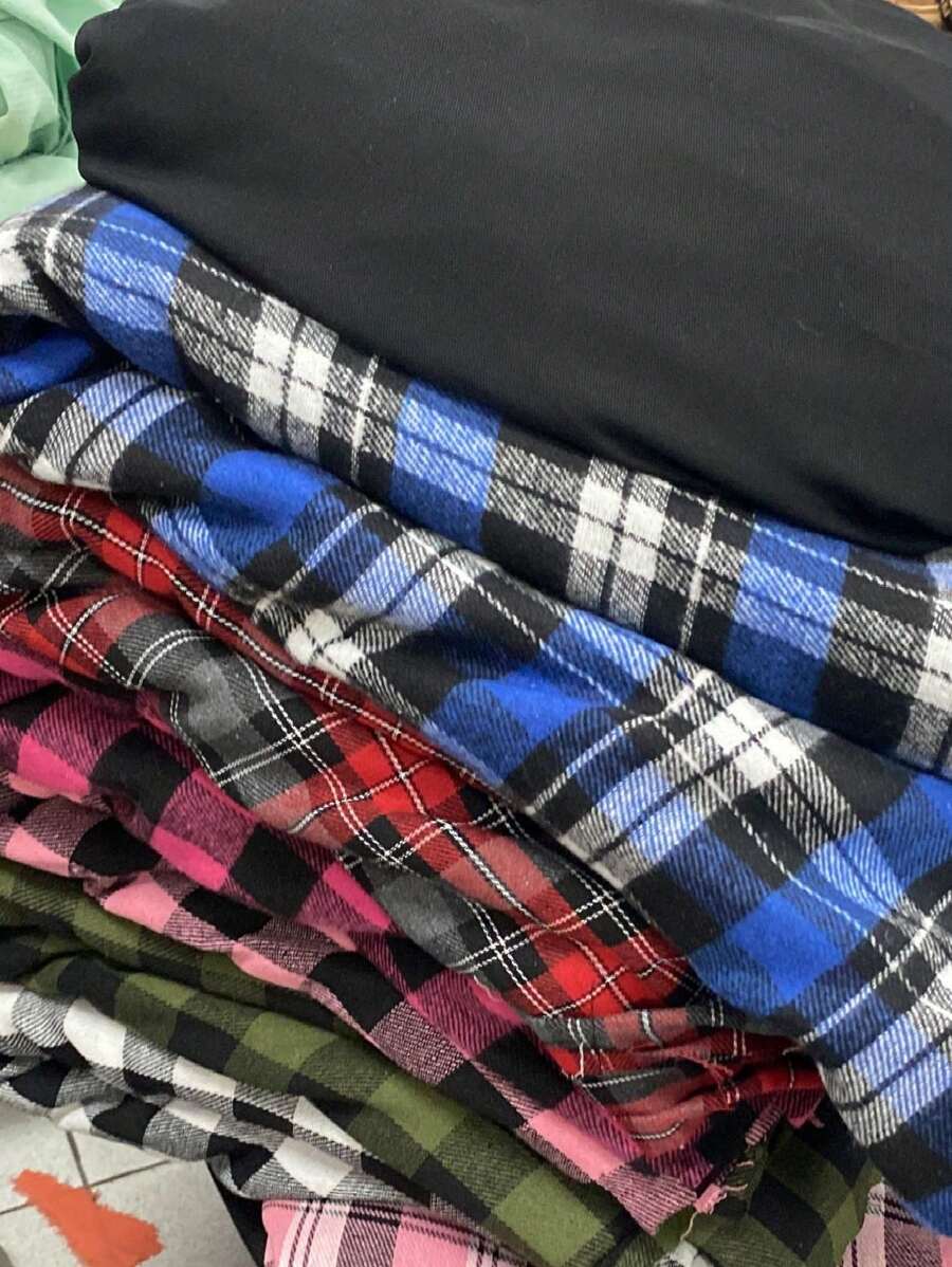 Retalhos De Tecidos Sortidos Variados Grandes 1kg Roupas E Artesanatos