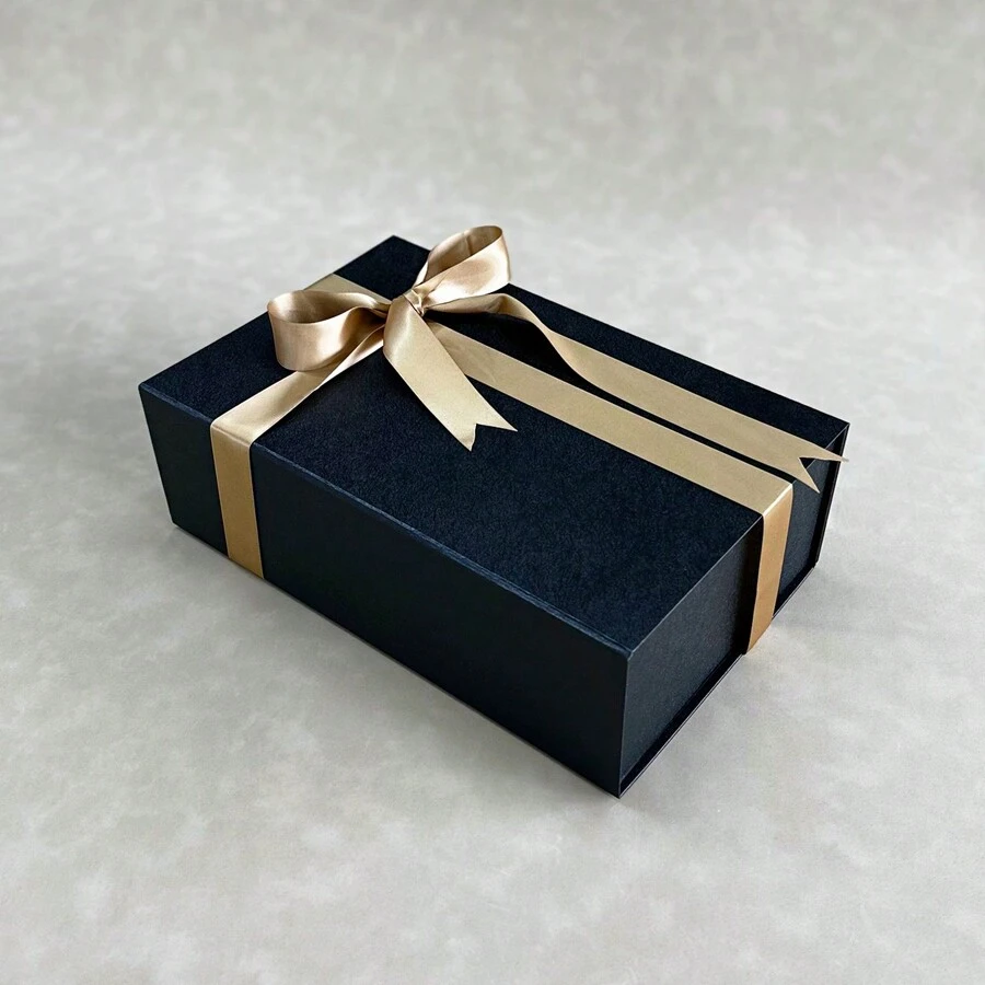 A Set Of High-End One-Piece Foldable Hard Cardboard Flip Ribbon Gift Box Birthday Gift Box Wedding Gift Box Clothing Packaging Gift Box - Black - View 1