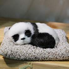 逼真的毛茸茸熊猫娃娃，黑色和白色 - 黑與白 - 查看 2