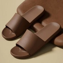 新款时尚 EVA 拖鞋，男女通用情侣仿皮拖鞋，皮革质地柔软，防滑，舒适，适合室内和室外，四季家居拖鞋 - 棕色 - 查看 3