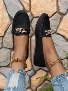 Women's Metal Chain Decorated Round Toe Flat Casual Slip-Resistant Black Loafers For Spring And Autumn