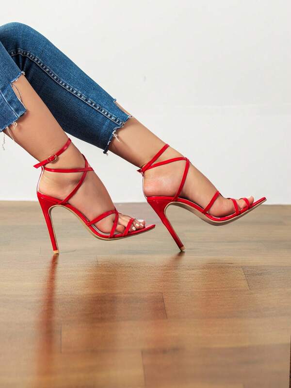 Sandalias de tacón alto para mujer con puntera puntiaguda, tiras delgadas y hebilla en el tobillo, estilo nuevo de verano 2024 para San Valentín