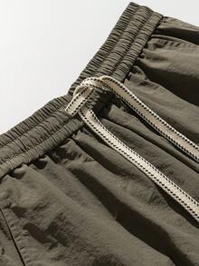 Pantalones cortos para hombre, pantalones cortos casuales para exteriores con cordón de ajuste y bolsillos tipo carga - Verde militar - Ver 5