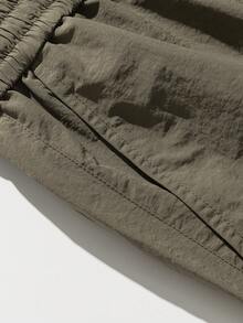 Pantalones cortos para hombre, pantalones cortos casuales para exteriores con cordón de ajuste y bolsillos tipo carga - Verde militar - Ver 4