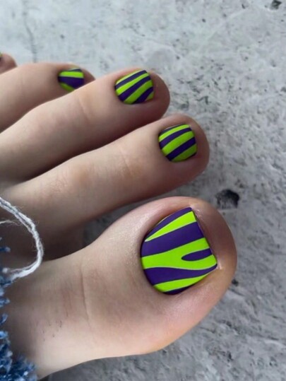 トロピカルスタイルのスクエアサンドペーパー 付き フェイクスイカカラー ネイルアートステッカー24枚、パーティーやデート、日常使いに必要不可欠な、あなたの魅力を高めるアイテム