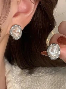 1pair French Asymmetrical Geometric Fashionable Simple Sweet Faux Pearl Copper Earrings For Women, Daily Wear - Silver - View 4