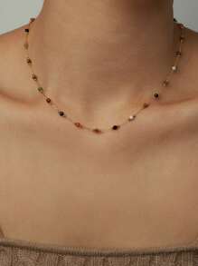 Collar de acero inoxidable de estilo bohemio con cuentas chapadas en oro de 18K, decorado con cuentas de plástico multicolores dispuestas al azar, perfecto para que las mujeres lo usen en vacaciones o como un regalo del Día de la Madre