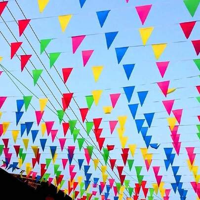 100pcs Colorful Triangle Flag Decoration, Lively And Colorful Bunting For Party/Holiday And Garden Events, Suitable For Outdoor Wedding, Birthday Party And Festival Celebrations, Highway Isolation, Construction Site Celebrations And Large-Scale Activities,Christmas