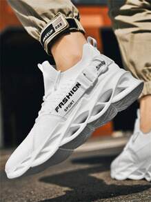 1 双轻质弹性透气跑鞋，带装饰性带扣鞋带，系带运动鞋（侧带随机/不对称图案）