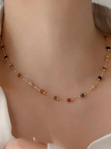 Collar de acero inoxidable de estilo bohemio con cuentas chapadas en oro de 18K, decorado con cuentas de plástico multicolores dispuestas al azar, perfecto para que las mujeres lo usen en vacaciones o como un regalo del Día de la Madre