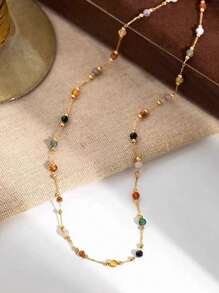 Collar de acero inoxidable de estilo bohemio con cuentas chapadas en oro de 18K, decorado con cuentas de plástico multicolores dispuestas al azar, perfecto para que las mujeres lo usen en vacaciones o como un regalo del Día de la Madre