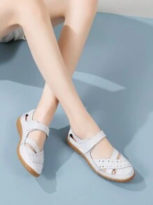 Women's Fashionable Hollow Out Breathable Flat Sandals With Closed Toe - White - View 5