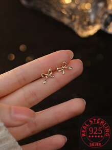 1 par Enkel Design Liten Lyxig 925 Sterling Silver Bow Knot Öronnappar Med Öronkuddar För Tjej