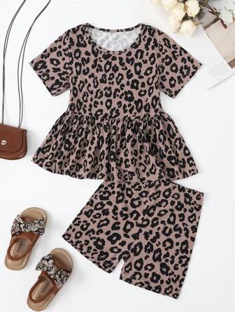 Ensemble court et débardeur avec imprimé léopard mignon tout autour, taille à cordon, manches courtes. Tenue d'été décontractée pour jeune fille.
