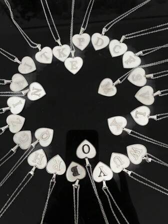 1入歐美經典時尚心形貝殼嵌鑲項鍊，附有26個英文字母，韓式多功能配件