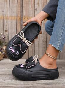 ZOSIVC Mulas de verano para mujer con lazo, sandalias de plataforma cómodas con dibujos animados, ligeras zapatillas casuales de playa al aire libre - Negro - Ver 2