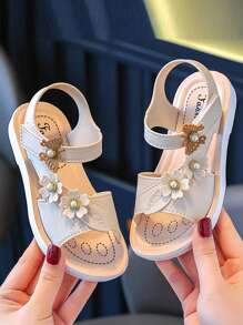 1 par de sandalias con adornos de flores lindas para niños, zapatillas de playa blancas para niñas con punta abierta, adecuadas para el verano