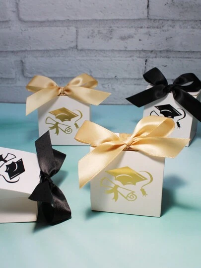 20件博士帽图案毕业糖果礼盒 | 毕业派对装饰与礼品，欢庆毕业季的喜悦！我们精心设计的糖果礼盒采用博士帽图案，为您的毕业派对装饰和礼品增添一抹特别的色彩。这些礼盒不仅是毕业派对的完美装饰，也是毕业礼物或派对回礼的完美之选。