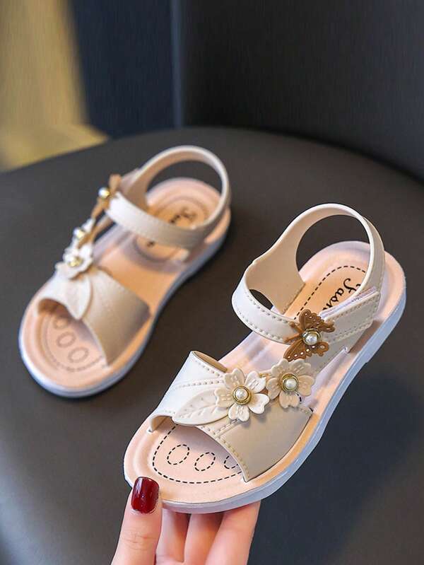 1 par de sandalias con adornos de flores lindas para niños, zapatillas de playa blancas para niñas con punta abierta, adecuadas para el verano
