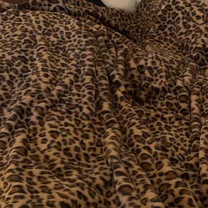 1pc Leopard Print Blanket, Simple Style Warm Plush Double-Layered Blanket For Home Decoration, Car, Outdoor, Multi-Functional All-Season Blanket